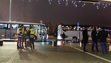 I&scaron; Londono grįžtantys lietuviai sėkmingai nusileido Rygoje, toliau keliaus specialiais autobusais
