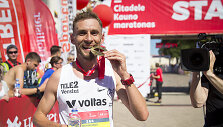 prie&scaron; trejus metus Remigijus Kančys tapo greičiausiai maratoną Lietuvoje įveikusiu lietuviu. Į savo rekordą stajeris taikysis kitą savaitę, kur Kauno maratone vėl bandys įveikti visą 42,195 km distanciją bei sieks Europos čempionato normatyvo.