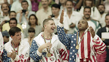  Johnas Stocktonas, Chrisas Mullinas ir Charlesas Barkley