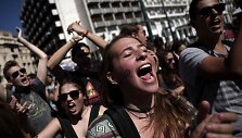Graikijos studentai skanduoja &scaron;ūkius proteste Atėnuose 