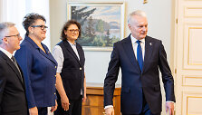 Prezidentas susitiko su sveikatos apsaugos ministre Marija Jakubauskiene, Seimo Sveikatos reikalų komiteto pirmininke Lina &Scaron;ukyte-Korsake ir Lietuvos savivaldybių asociacijos Sveikatos reikalų komiteto pirmininku Skirmantu Mockevičiumi