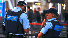 Australijos policijos pareigūnai Sidnėjaus oro uoste