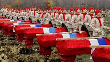 Prorusi&scaron;kų pajėgų narių laidotuvės Luhanske