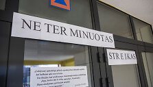 Mokytojų palaikymo akcija  &bdquo;&Scaron;MM, i&scaron;girsk mokytojus&ldquo; prie Vilniaus Žemynos progimnazijos