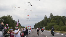 50 tūkstančių žmonių stojo į gyvą grandinę: lietuviai solidarizuojasi su baltarusiais