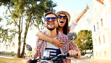 Po Bulgariją populiaru pakeliauti i&scaron;sinuomotu motoroleriu ar motociklu. 