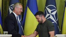 NATO vadovas Jensas Stoltenbergas ir Ukrainos prezidentas Volodymyras Zelenskis