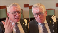 Tortu apmėtytas Poznanės prezidentas Jacekas Jaśkowiakas