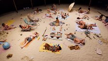 Rugilės Barzdžiukaitės, Vaivos Grainytės, Linos Lapelytės opera-performansas &bdquo;Saulė ir jūra&ldquo;, Albany teatre, Londonas, 2022. 
