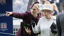 Zara Tindall su močiute karaliene Elizabeth II