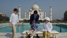 Justinas Trudeau su &scaron;eima Indijoje