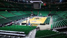 Žalgirio arena įspūdingai nusidažė žalia spalva