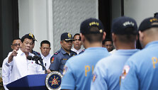 R.Duterte i&scaron;plūdo nusikaltimais įtariamus policininkus.