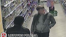 Policija pra&scaron;o padėti atpažinti įtariamąjį.