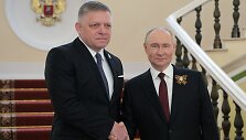 Robertas Fico ir Vladimiras Putinas / Reuters