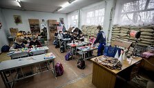 Mokykla Ukrainos kare &ndash; su smėlio mai&scaron;ais ant langų ir požemine slėptuve