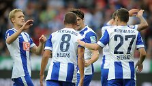 &bdquo;Hertha&ldquo; klubo žaidėjai po įvarčio sveukina vienas kitą