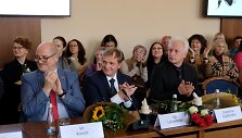 Ambasadorius, Ilja, Zigmantas &ndash; linksma