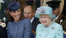 Kembridžo hercogienė Catherine ir karalienė Elizabeth II