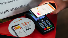 &bdquo;Swedbank&ldquo; pasiūlė bekontakčius atsiskaitymus telefonu