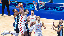 Giannis Antetokounmpo atakuoja kroatų krep&scaron;į