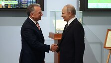 Steve'as Witkoffas ir Vladimiras Putinas / AFP