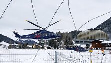Davoso foroumo dalyvis atskrido privačiu sraigtaspraniu.