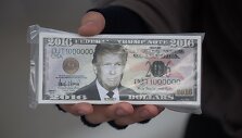 Atributika Donaldo Trumpo susitikime su rinkėjais