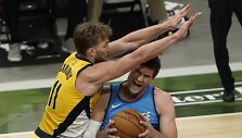 Domantas Sabonis ginasi prie&scaron; Brooką Lopezą