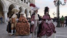 Venecijos karnavalo dalyviai 