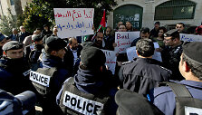 Palestiniečiai svaidė kiau&scaron;inius ir batus į Kanados užsienio reikalų ministro kortežą.