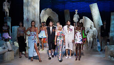&bdquo;Versace&ldquo; 2021 m. pavasario ir vasaros kolekcijos pristatymas