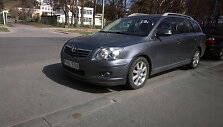 Vilniuje, Žirmūnuose, Minties gatvės pradžioje esančių daugiabučių gyventojai jau seniai pastebėjo, kad &scaron;is &bdquo;Toyota Avensis&ldquo; vairuotojas, vakarais neradęs aik&scaron;telėje vietos, pamėgo užstatyti i&scaron;važiavimą i&scaron; kiemų.