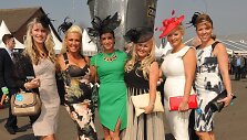 &bdquo;Aintree&ldquo; festivalio publika