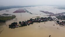Vakarų Javoje dėl potvynių evakuojama tūkstančiai žmonių