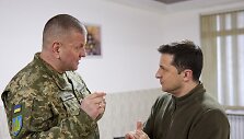 Valerijus Zalužnas (kairėje) ir Volodymyras Zelenskis