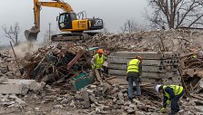 Prancūzijos įmonės &bdquo;Neo-Eco&ldquo; darbininkai Ukrainoje / OLEKSANDR GIMANOV / AFP