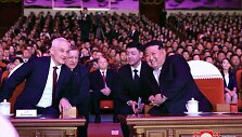 Kim Jong Unas su Rusijos gynybos ministru Andrejumi Belousovu