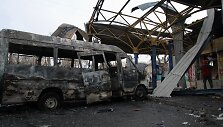 Mikroautobuso griaučiai Rytų Ukrainoje