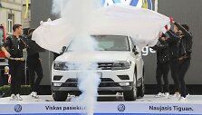 Vilniuje i&scaron; padebesių nusileido &bdquo;Volkswagen Tiguan&ldquo;