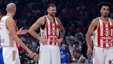 Donatas Motiejūnas (viduryje)