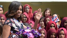Michelle Obama susitiko su Londono mokinėmis