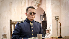 Johnny Deppas filme &bdquo;Barbarų belaukiant&ldquo;