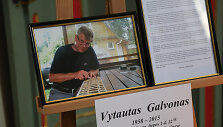 Atsisveikinimas su Vytautu Galvonu