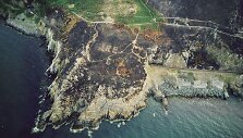 Gaisrai Airijoje atidengė seniai pamir&scaron;tus Antrojo pasaulinio karo laikų ženklus