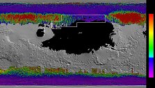 NASA sudarytas vandens žemėlapis. Juodai pažymėta zona, kur kosminiai aparatai smegtų į smulkų gruntą. &Scaron;altos spalvos atvaizduoja vandens ledą arti pavir&scaron;iaus. Apibrėžta teritorija &ndash; tinkamiausia vandens gavimui