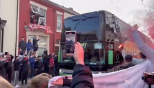 Madrido &bdquo;Real&ldquo; autobusas buvo užpultas Liverpulio gatvėse