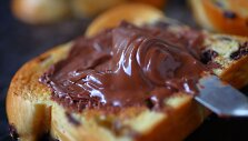 &Scaron;okoladinis lazdyno rie&scaron;utų užtepas