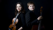 Violončelininkas Glebas Py&scaron;niak ir smuikininkė Dalia Dėdinskaitė
