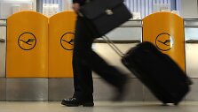 &bdquo;Lufthansa&ldquo; dėl streiko at&scaron;aukė tūkstančius skrydžių.
